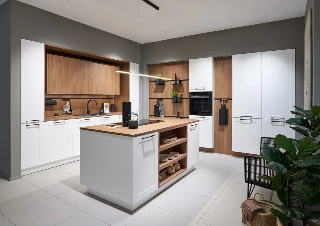 Micorex modern fehér és fa színű konyha